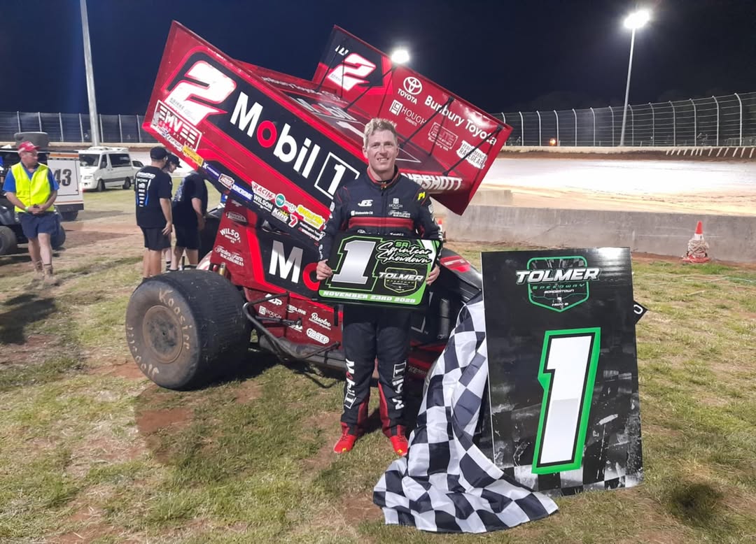 CONGRATS to Dayne and the whole KMS team on their victory in tonight's SA Sprintcar Showdown / Road To The NAPA Speedway Round 3 at Tolmer Speedway!

Stay tuned for a full wrap up of tonight's action tomorrow morning. 

📸 Ray Ritter

#KrikkeMotorsport  
#NextLevel    
#OnPoint