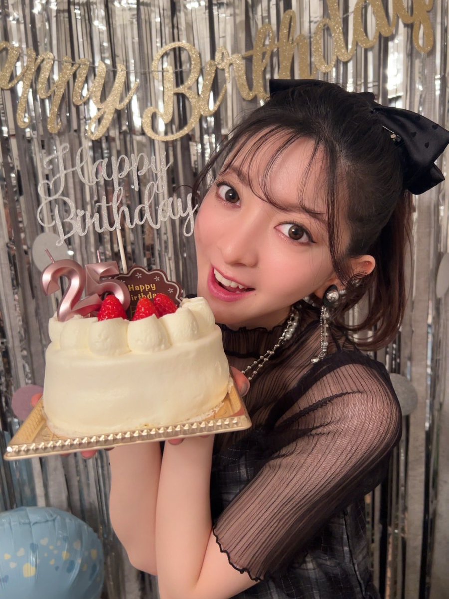ossanhassan's tweet image. 遅くなりましたが…

#菅原りこ さん、
25歳の お誕生日
おめでとうございます！
🎉🎂💐

昨日のイベントで
｢世界｣という言葉が
チラッと出ましたが
世界でも宇宙でも
どこでも連れてって
ください！笑

25歳の１年が
今まで以上に充実した
ものとなりますように！✨