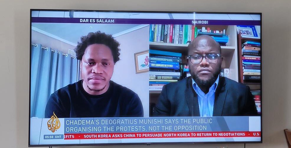 TitoMagoti's tweet image. Aljazeera waliwaalika. Jama wakachimba. Of course, Girishoni Msigwa hana intellectual bandwidth ya ku engage kwenye mijadala muhimu. Swaaleko, watumishi wenzangu! Endeleeni kupuliza upepo. Mzigo wa kuku uko wazi!