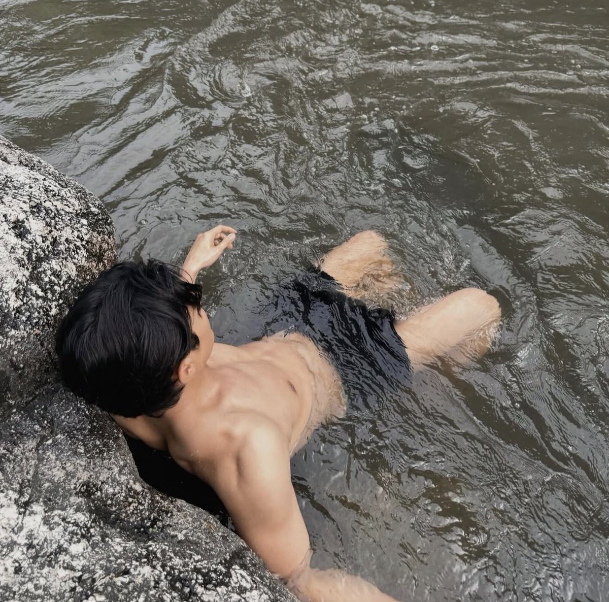 luvlattekim's tweet image. youre telling me.... jj took all these photos..... HOW DOES IT FEEL TO LIVE MY DREAM JJ

Love Upon a Time Q30
#ภพเธอQ30
#netjj