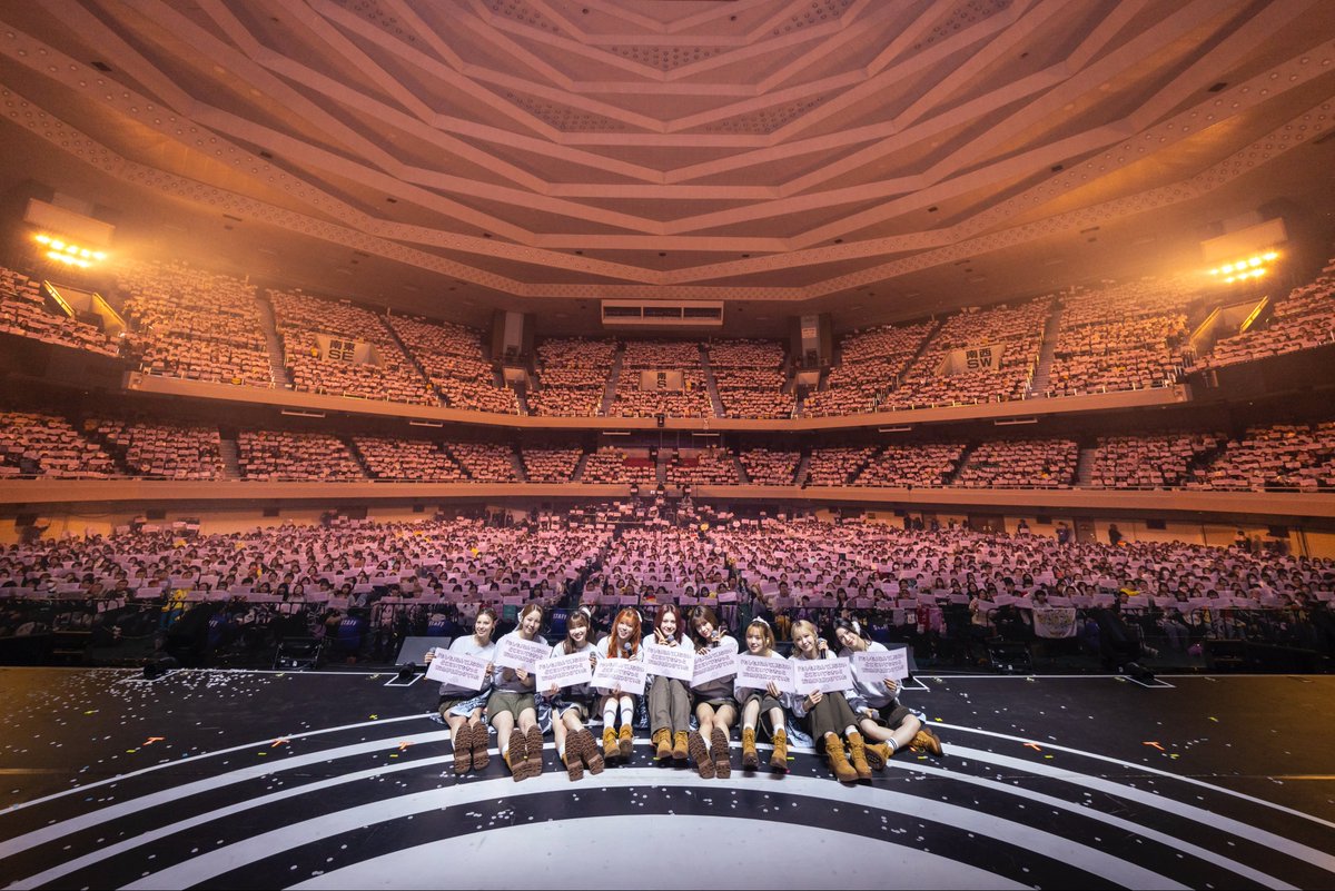 NiziU__official's tweet photo. 𝑵𝒊𝒛𝒊𝑼 𝑳𝒊𝒗𝒆 𝒘𝒊𝒕𝒉 𝑼 𝟐𝟎𝟐𝟓
"𝑵𝑬𝑾 𝑬𝑴𝑶𝑻𝑰𝑶𝑵 : 𝑭𝒂𝒄𝒆 𝑻𝒐 𝑭𝒂𝒄𝒆" 

𝜗𝜚 ‧₊˚ 𝟑𝟐/𝟑𝟐 ˚₊‧𝜗𝜚
@ 東京 日本武道館

#NiziU #ニジュー #니쥬 #WithU
#NiziU_tour #LivewithU2025 #NEW_EMOTION_Tour #FaceToFace 
#にゅーえも https://t.co/d1ySLa9QYo