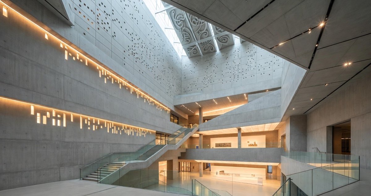 FfrahaniM's tweet image. مرکز فرهنگی پدیده کهن بوم، بیانیه جرم، نور و نبض آینده‌ی شهری
مرکز فرهنگی PKB |
طراحی کانسپت، 1404
#ContemporaryDesign #UrbanIdentity #ArchitecturalConcept #MonolithicForm #MehrazFfrahani
#مهرآزفراهانی #mehrazffrahani #mehrazffrahaniarchitects