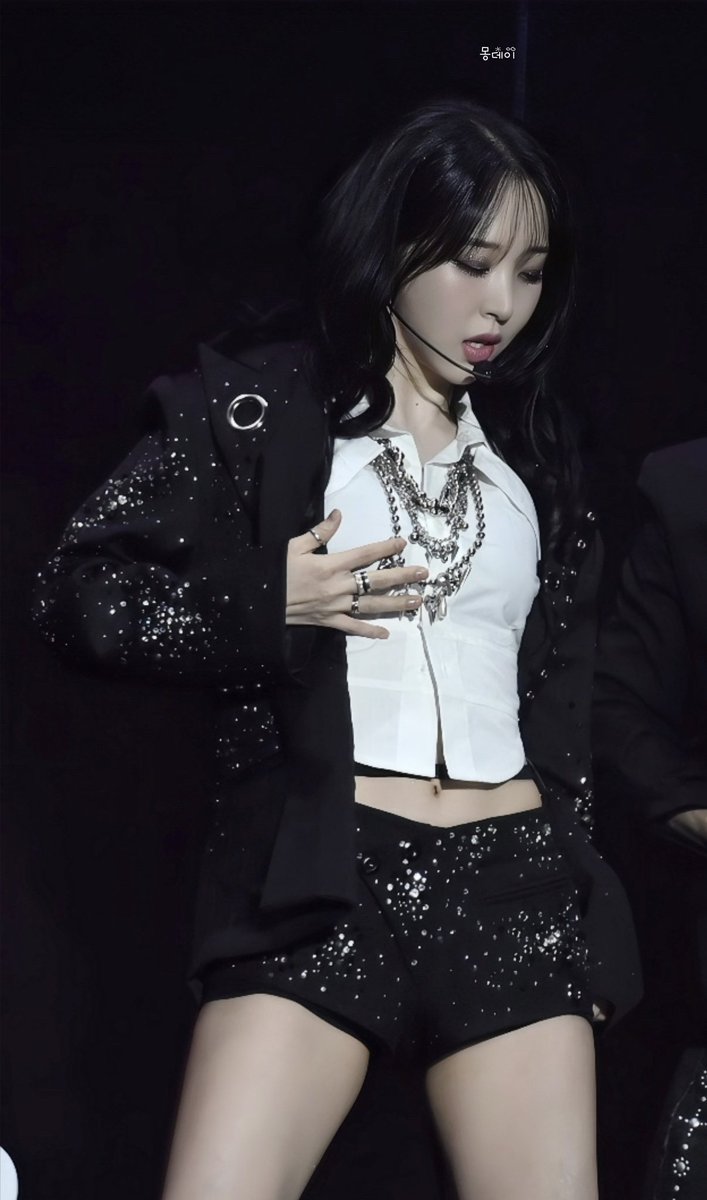 mondayblue__s's tweet image. 251123 문별 MUSEUM 콘서트 서울 

오늘도 🔥🥵

#마마무 #문별
#MAMAMOO #MOONBYUL