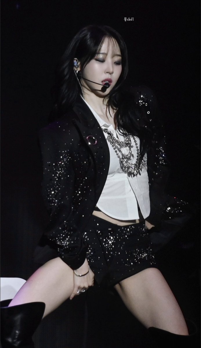 mondayblue__s's tweet image. 251123 문별 MUSEUM 콘서트 서울 

오늘도 🔥🥵

#마마무 #문별
#MAMAMOO #MOONBYUL