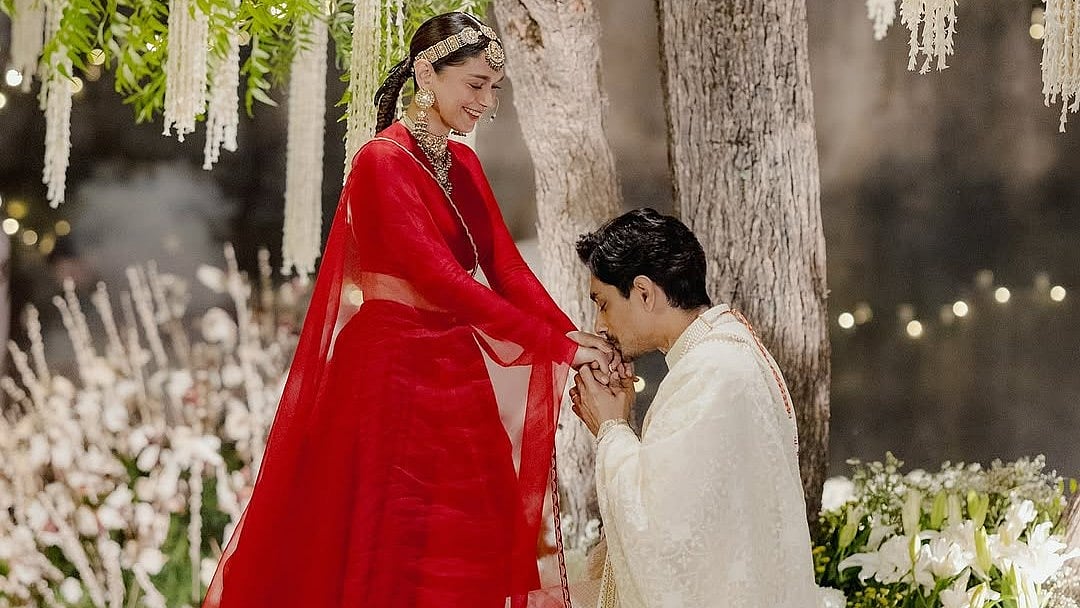 Vishal_aawaj's tweet image. एक शादी में कुछ लोग पण्डित जी पर आरोप लगा रहे थे 👇

आरोप - ये मनुवादी यूरेशियाई पोंगा पण्डित
शादी विवाह कराने के नाम पर खूब पैसा लुटते है !

हकीकत - शमशाद टेंट हाउस ने ₹1.5 लाख लिया
                 पप्पू निषाद DJ वाले ने ₹30 हजार
                 पायल आर्केष्टा (मौर्या जी )…