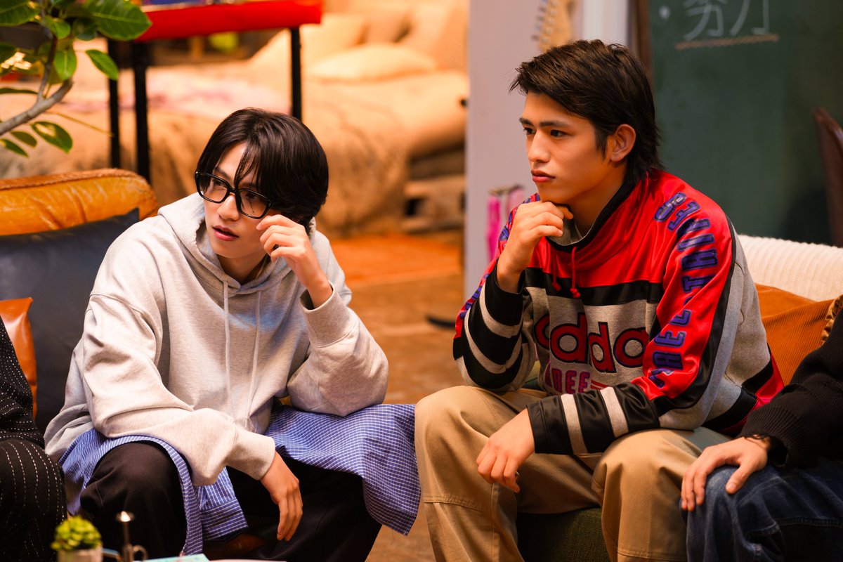 timeleszfamilia's tweet image. ／⋰
　今夜24時29分から！
　#timeleszファミリア 放送🏰✨
＼⋱

🏠今夜の『タイムレスハウス』は...
謎解きクリエイター #松丸亮吾 が作成した
オリジナル謎解きに挑戦📝🔥

timeleszの「地頭王」の座をかけて
負けず嫌いな8人が真剣勝負💪💥

果たして、
「地頭王」になるのは誰だ…⁉️👑…