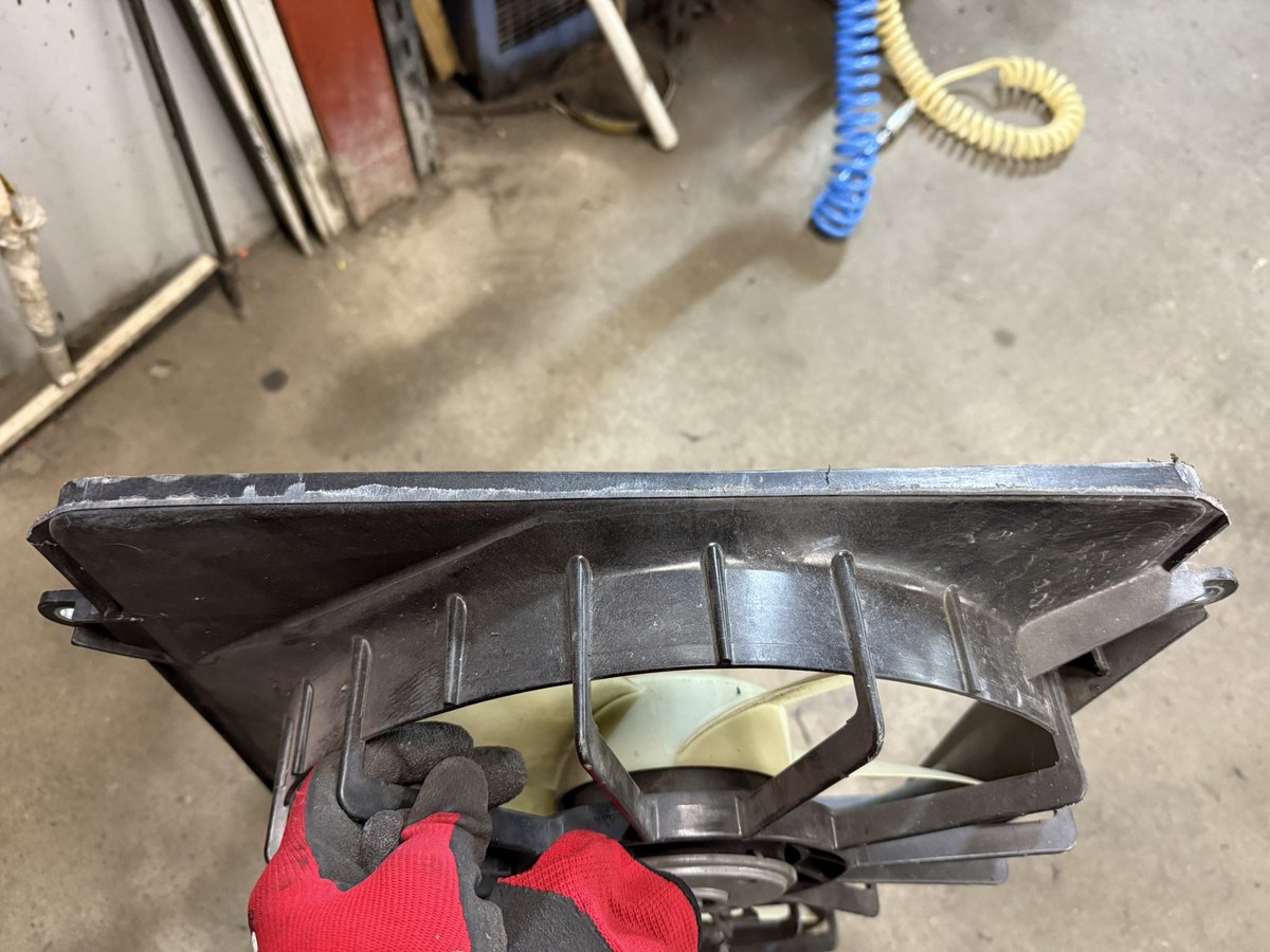 ととろ様 幅デカイから耳落としてフレームの所だけ切り落とした👍 思ったより