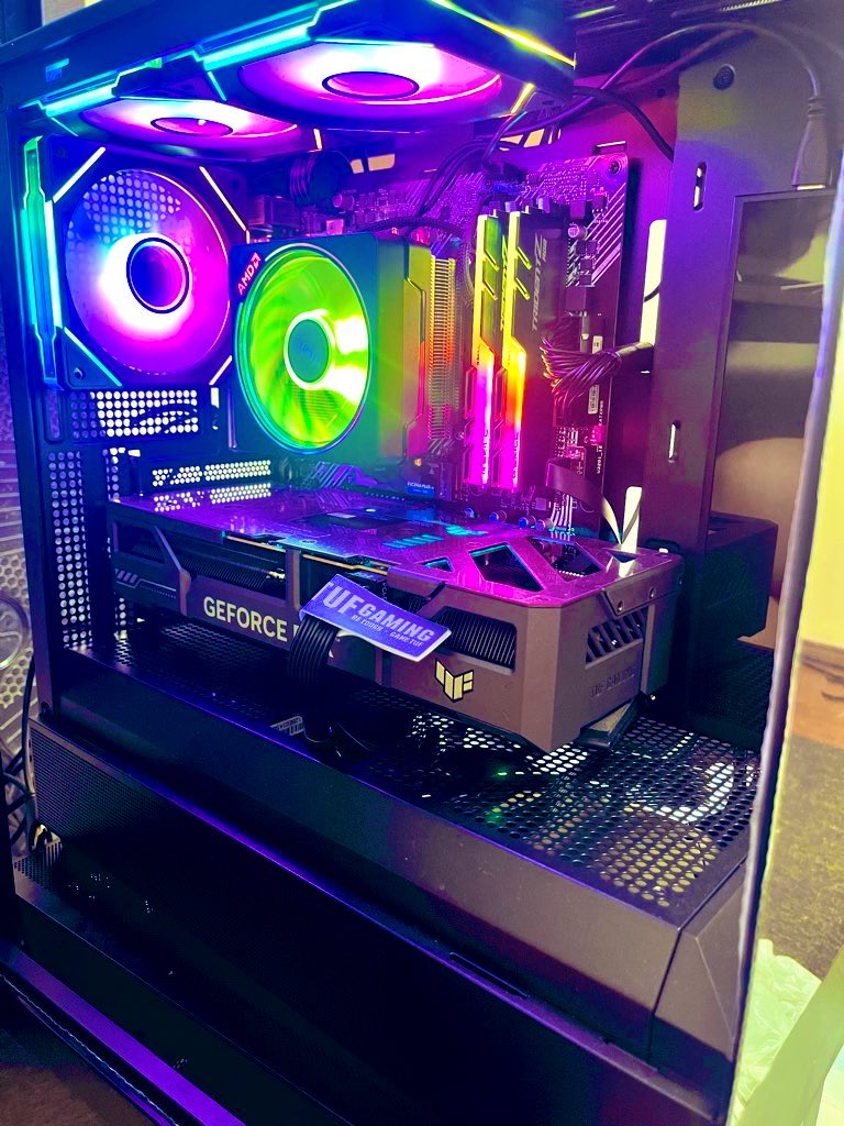 Munesanku's tweet photo. Z league2で回収率0%を叩いたとして
約15万新品ゲーミングPC🖥️プレゼント🎁企画を実施します。
※最後までお読みください。
2段ロケット方式にしたいと思います。
あたるってぃーを使用して抽選する場合があります。

参加条件
・僕をフォロー+このポストをリポスト♻️

また、競輪やってる人に当たって欲しいので
明日(11/24日)に行われる競輪祭決勝の1.2.3着3連単1点ビタの買い目をリプに送ってください。
例(7-2-3)や(8-9-3)
先着順でビタ当たった人1名にプレゼント🎁
もし、3連単的中者無しの場合「あたるってぃー」を使用して抽選いたします。
ゲーミングPCの詳細は画像にて記載しております。
どなたでもご応募ください。
競輪やってない人も当てずっぽうでもいいので応募してみてください。
よろしくお願いします。