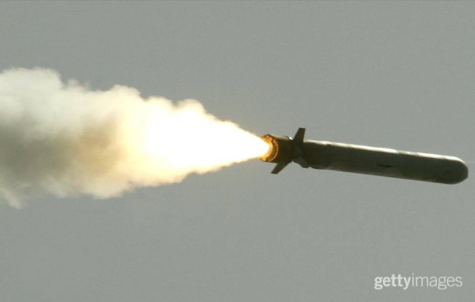 Secondo la Tass,gli Usa darebbero i Tomahawk a Kiev, un esercito di 600000 uomini (5° al mondo) e l'Ucraina nella UE (i principali russofobi al mondo).
Inoltre Mosca dovrebbe lasciare alcuni territori liberati con il sangue di migliaia di soldati.
Queste le garanzie di sicurezza?