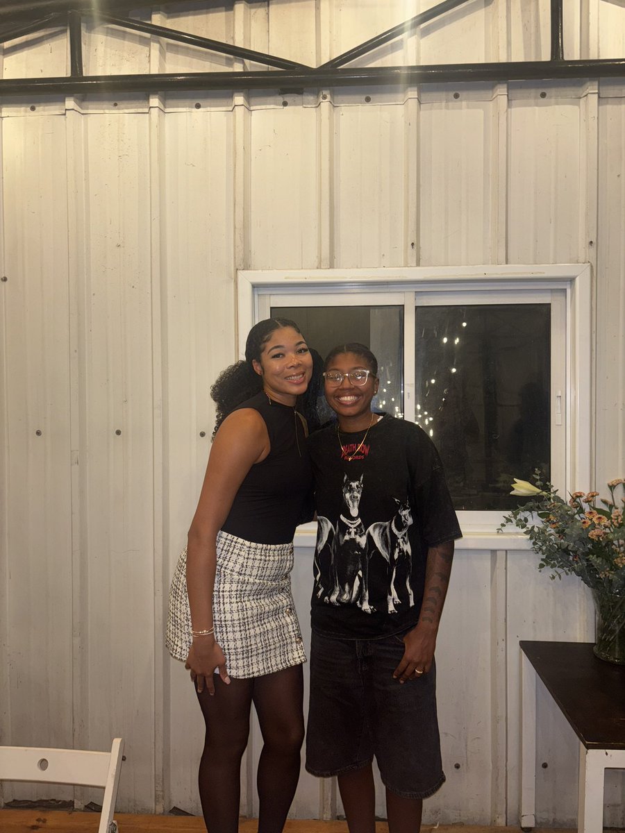 SMACBasketball's tweet photo. SMAC is international!
#SMACAlumni Stasha Carey ‘14 and Shyanne Sellers ‘21 are both playing overseas in Israel. They play for different teams but are in the same country. Good luck this SZN ladies! #SMACForever https://t.co/YFVYAr6i71