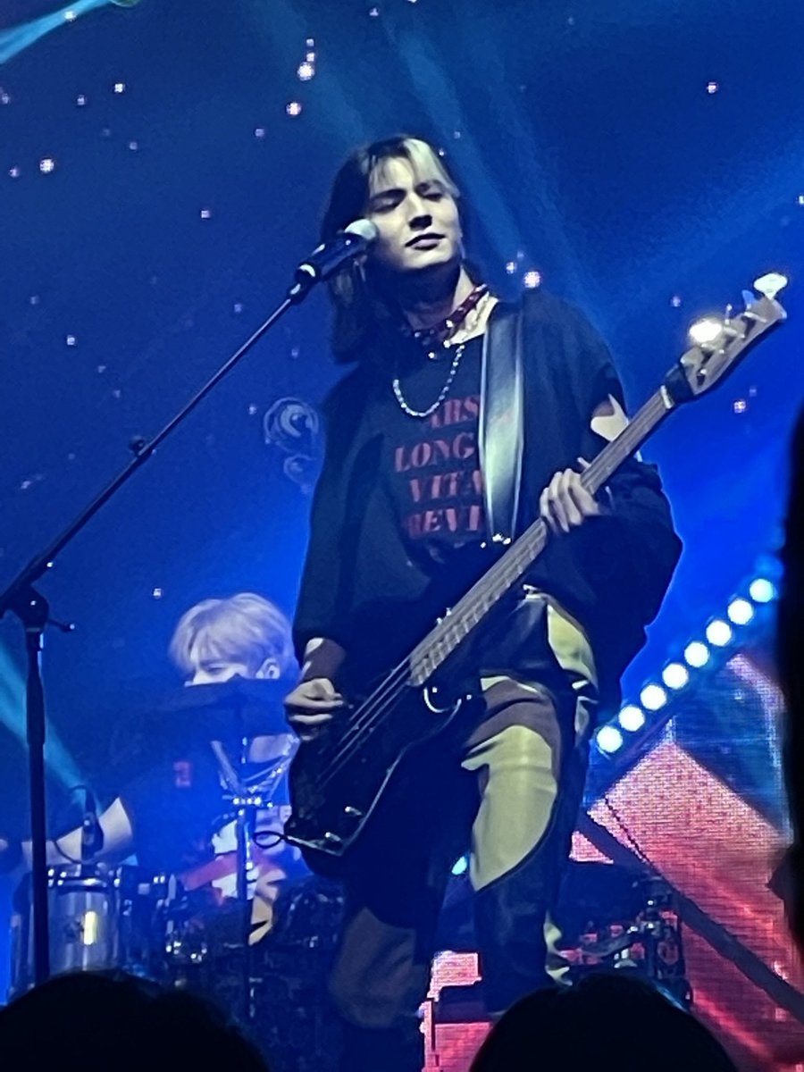 Chels_Mous's tweet image. My last XH show in Korea 😭 

My heroes, thank you for everything. Been here since day 1 and will be here forever. This fandom and group means so much to me, you gave me a wonderful community and friends I will cherish forever 🥹