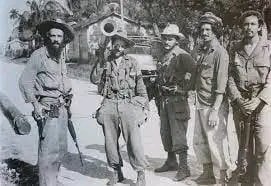 Con #HonorHolguinero recordamos que el 23 de noviembre de 1958 se vivió un episodio crucial de la revolución en #Cuba, Camilo Cienfuegos y su valiente Columna se lanzaron al asalto y lograron recuperar el cuartel de Zulueta, ubicado en Las Villas. #HolguínSí