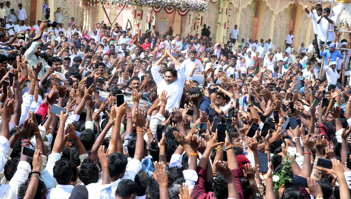 Akanksha_4512's tweet image. He @ysjagan  Just Attended For A Marriage 😎❤️

Nii life loo eppudyna chusava @ncbn 😆

#YSJagan #YSRCP