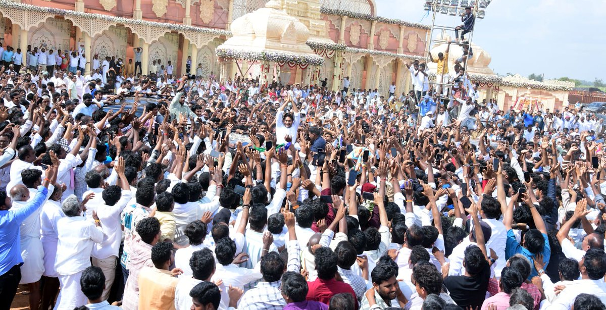 Akanksha_4512's tweet image. He @ysjagan  Just Attended For A Marriage 😎❤️

Nii life loo eppudyna chusava @ncbn 😆

#YSJagan #YSRCP