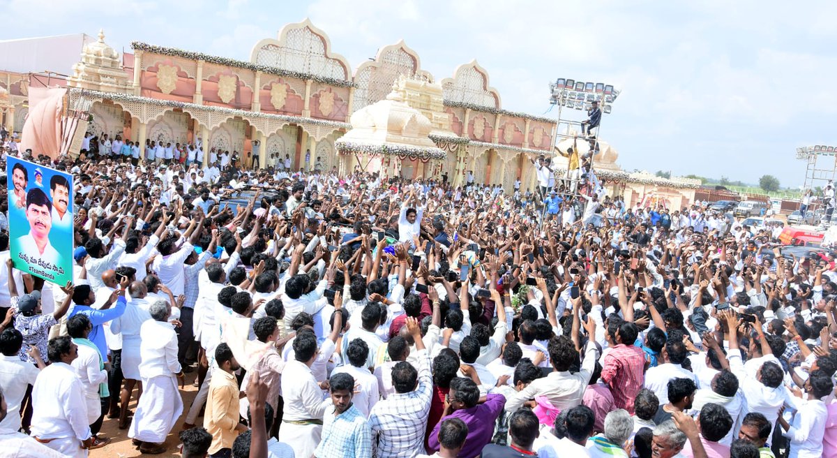 Akanksha_4512's tweet image. He @ysjagan  Just Attended For A Marriage 😎❤️

Nii life loo eppudyna chusava @ncbn 😆

#YSJagan #YSRCP