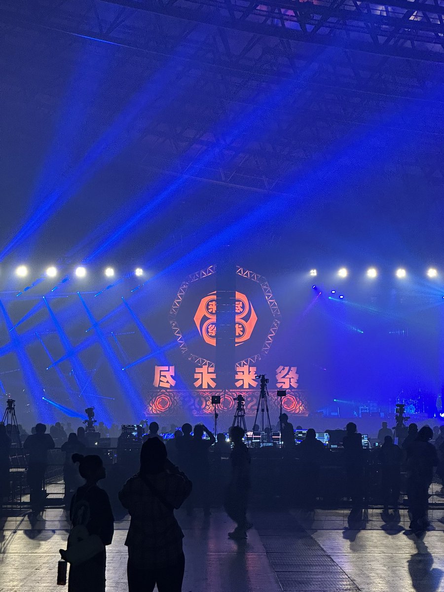 SilverColor416's tweet image. 今日は推し活、、、🎸🥁🎤🎹

一応ダイマックスイーブイ3種進化1発クリアしたりモルペコ色違いも出したりとポケ活もしてます🫣