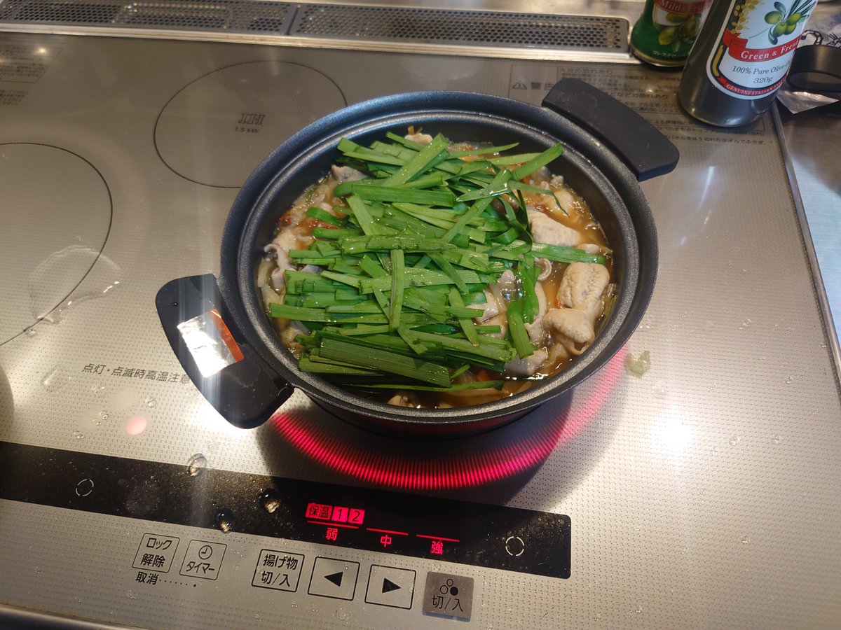 久々にキャンプ飯の練習（もつ鍋）