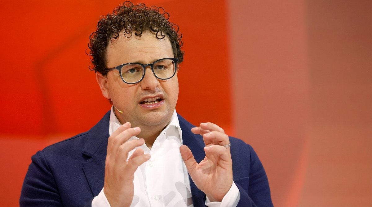 这可以推广到首席执行官，甚至延伸到三维空间。山姆是金字塔形的，而达里奥则很狡猾。