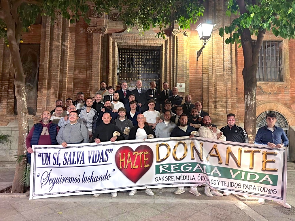 #Costaleros solidarios de la #Virgen del #Prado impulsando la #DonaciónDeÓrganos, #Sangre y #Médula y llevando #Esperanza a #enfermos que precisan un #trasplante para seguir viviendo.<a href="/HdadPradoSev/">Hermandad Nuestra Señora del Prado</a> <a href="/JMPalomoR/">JM Palomo</a> <a href="/Archisevilla1/">Archidiócesis de Sevilla</a> <a href="/ElConsejoSev/">Consejo HH y CC Sevilla</a> #ASacro #TDSCofrade #Costal <a href="/ArzobispoSaiz/">José Ángel Saiz Meneses</a>