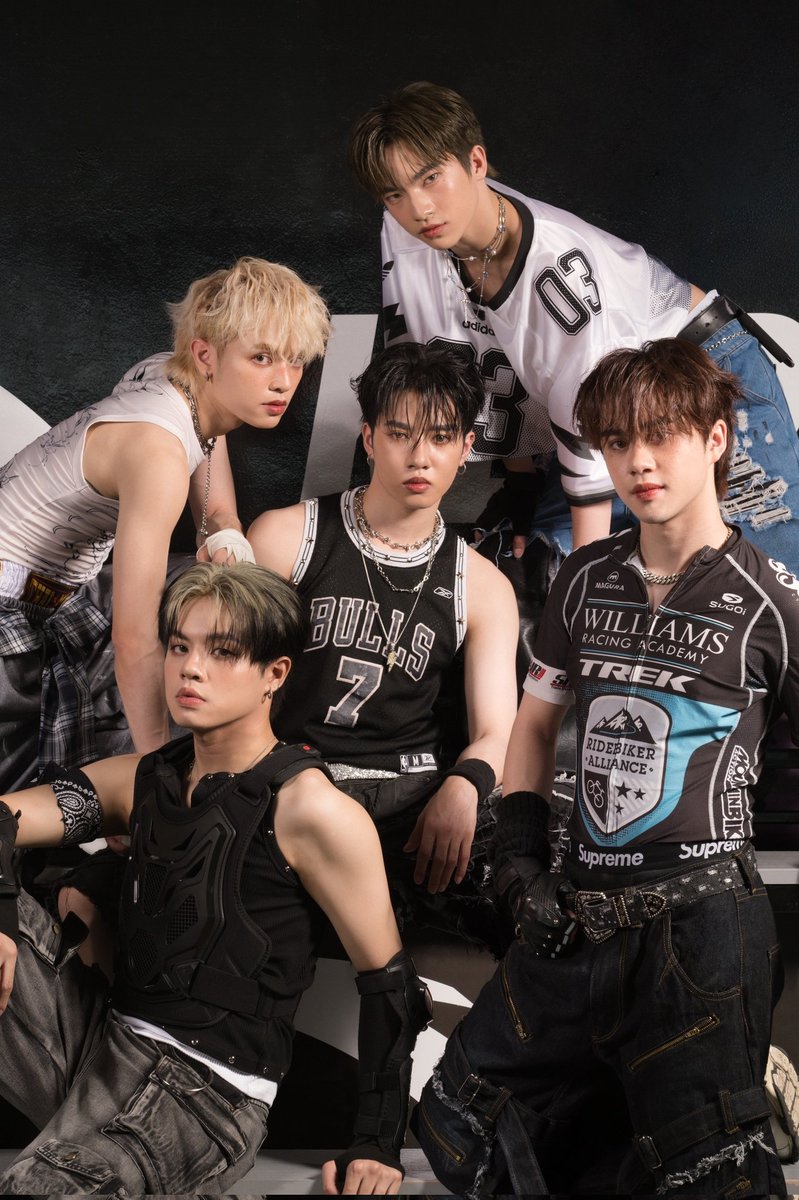 woopmag's tweet image. ‘HOWLS’ ปล่อยซิงเกิลใหม่ “No.2 (Underdog)” ถ่ายทอดเรื่องราวของการเป็นที่สอง

#HOWLS_NO2
#HOWLS2ndSingle 
#HOWLS_TH #MC999 

5 หนุ่มวง HOWLS (ฮาวส์) ที่ประกอบไปด้วย เจมส์ , เติร์ก , วาน , ต้นหน และ บีบี สังกัด MC999  กลับมาอีกครั้งพร้อมกับซิงเกิลที่ 2 “No.2 (Underdog)”