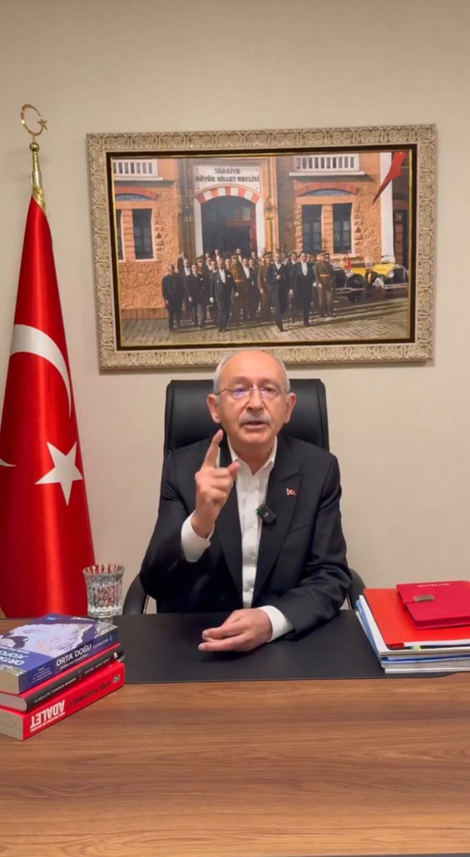 Kara25Nergiz's tweet image. Bu şahıs CHP den ihraç edilsin mi, edilmesin mi?? Kampanya başlatalım.  İhraç edilsin diyenler yoruma evet yazsın.