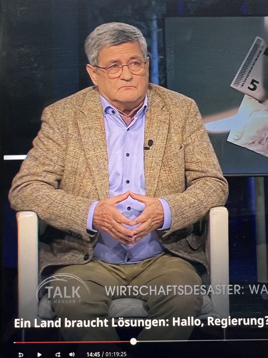Oje. Roland Tichy macht die Merkel-Raute im Talk im Hangar 7. Was wird Gerald Groz dazu sagen? Ironisch gemeint. Höre, schaue und lese gerne beide ⁦<a href="/RolandTichy/">Roland Tichy</a>⁩  ⁦<a href="/GeraldGrosz/">Gerald Grosz</a>⁩