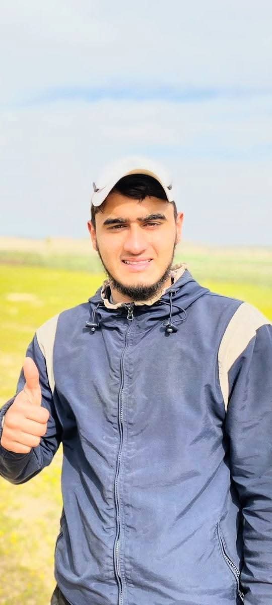 هذا أخي وصديقي العزيز جداً..
هذا صاحب القلب الصادق والخطوات النقية..
هذا الصنديد الهُمام المغمور في زحمة الألقاب والرُتبِ.. 
هذا السّْهيد المِقدام/ محمود أحمد عروق "أبو صهيب". 

 اللهم ارحم أخي أبو صهيب 
وأحسن مقامه بقربك يا مولانا.