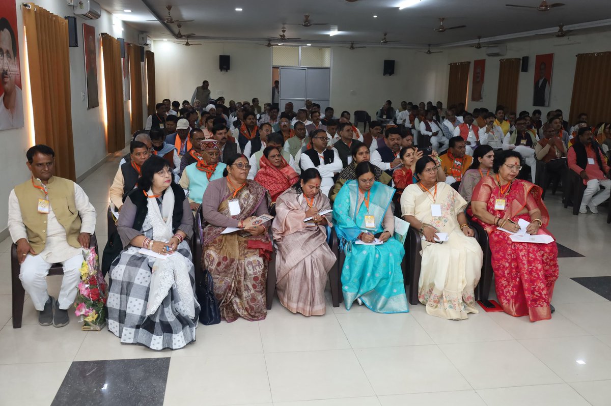 idharampalsingh's tweet image. आज कानपुर क्षेत्रीय कार्यालय पर मतदाता विशेष गहन पुनरीक्षण (S.I.R) के निमित्त कानपुर क्षेत्र के पदाधिकारी, माननीय सांसद, विधायक, 2022 के प्रत्याशी, एवं जिला अध्यक्ष/प्रभारी, जिला (S.I.R) संयोजक, BLA-1 के साथ समीक्षा एवं आगामी योजना बैठक को राष्ट्रीय संगठन मंत्री आदरणीय श्री…