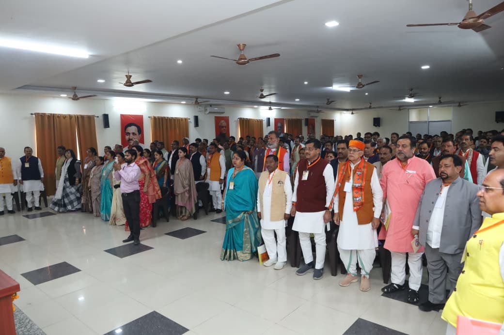 idharampalsingh's tweet image. आज कानपुर क्षेत्रीय कार्यालय पर मतदाता विशेष गहन पुनरीक्षण (S.I.R) के निमित्त कानपुर क्षेत्र के पदाधिकारी, माननीय सांसद, विधायक, 2022 के प्रत्याशी, एवं जिला अध्यक्ष/प्रभारी, जिला (S.I.R) संयोजक, BLA-1 के साथ समीक्षा एवं आगामी योजना बैठक को राष्ट्रीय संगठन मंत्री आदरणीय श्री…