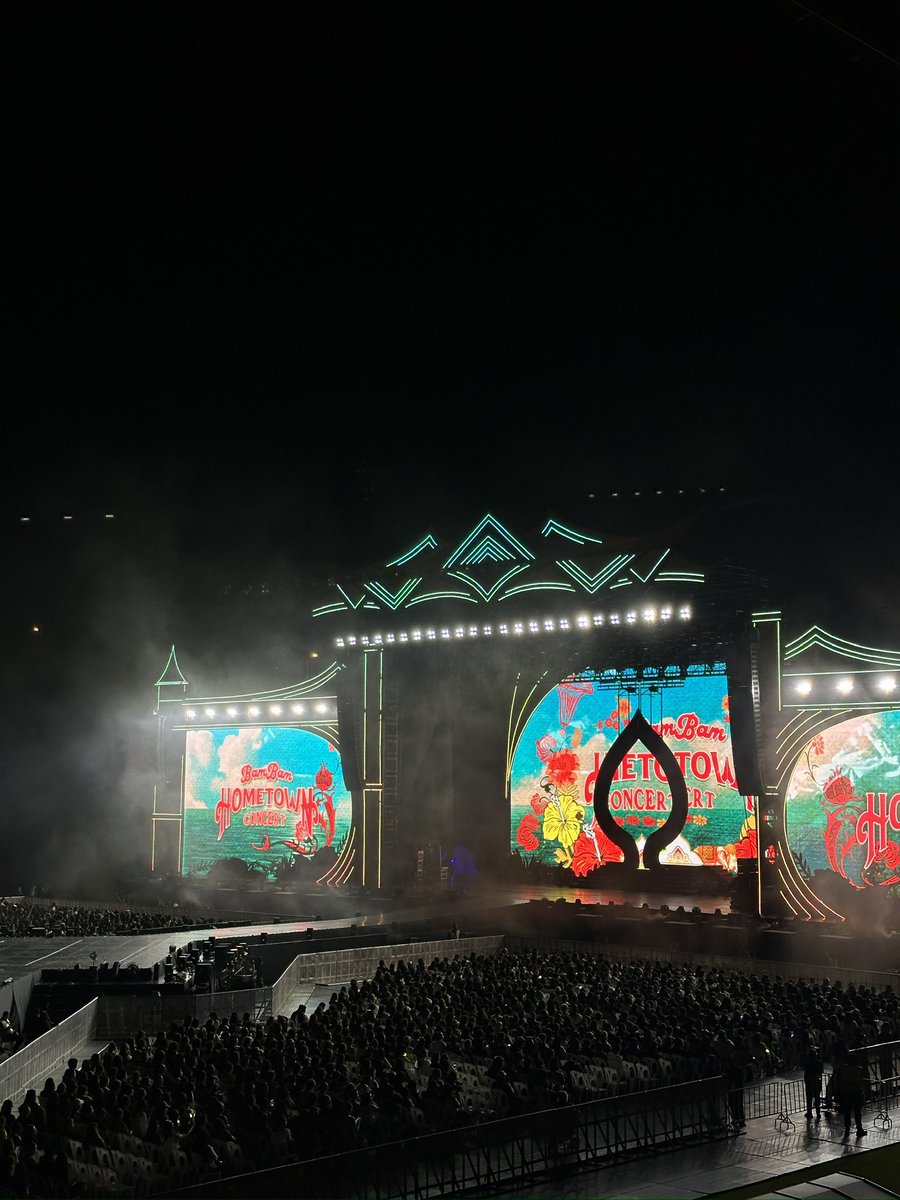 TuiChayatorn's tweet image. Yeah😎💚

 #BamBamHOMETOWNConcertDay2