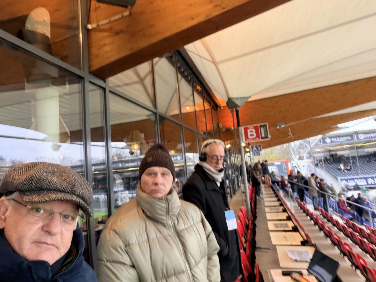 Met de hartelijke groeten uit Velsen. De vroeger Mannetjes van de Radio zijn er weer. Tegenwoordig de stemmen van de Stream. #telutr <a href="/rtvutrecht/">RTV Utrecht</a>