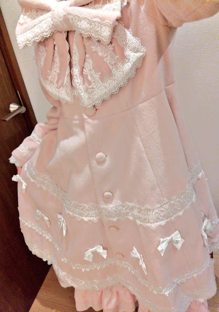 今日からChalmiereのメニーリボンコートを開封🩷 リボンとレース