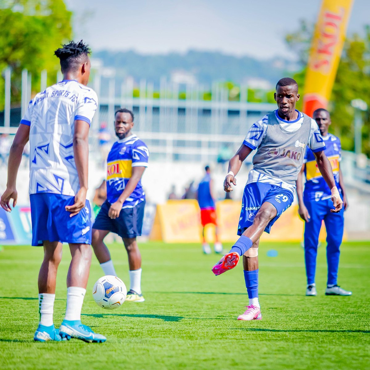 rayon_sports's tweet photo. #RPL || #RAYASK
Warm-up done. All focus on the battle ahead. ๐โก๏ธ
#Gikundiro https://t.co/XRw8JMwqd1