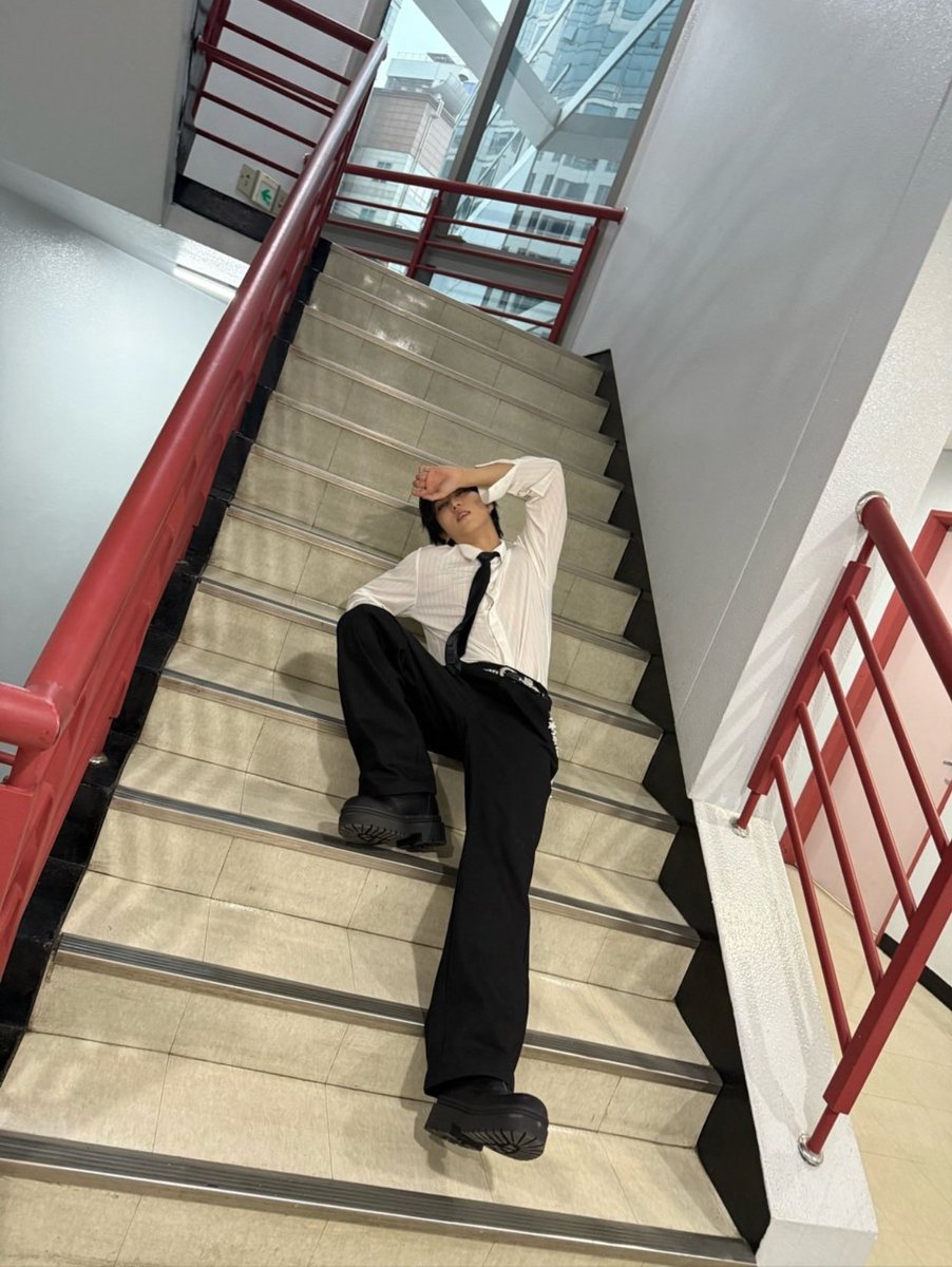 Chronosamarus's tweet photo. Han Jisung: *exists*

Me: https://t.co/wPs7pzCf4y