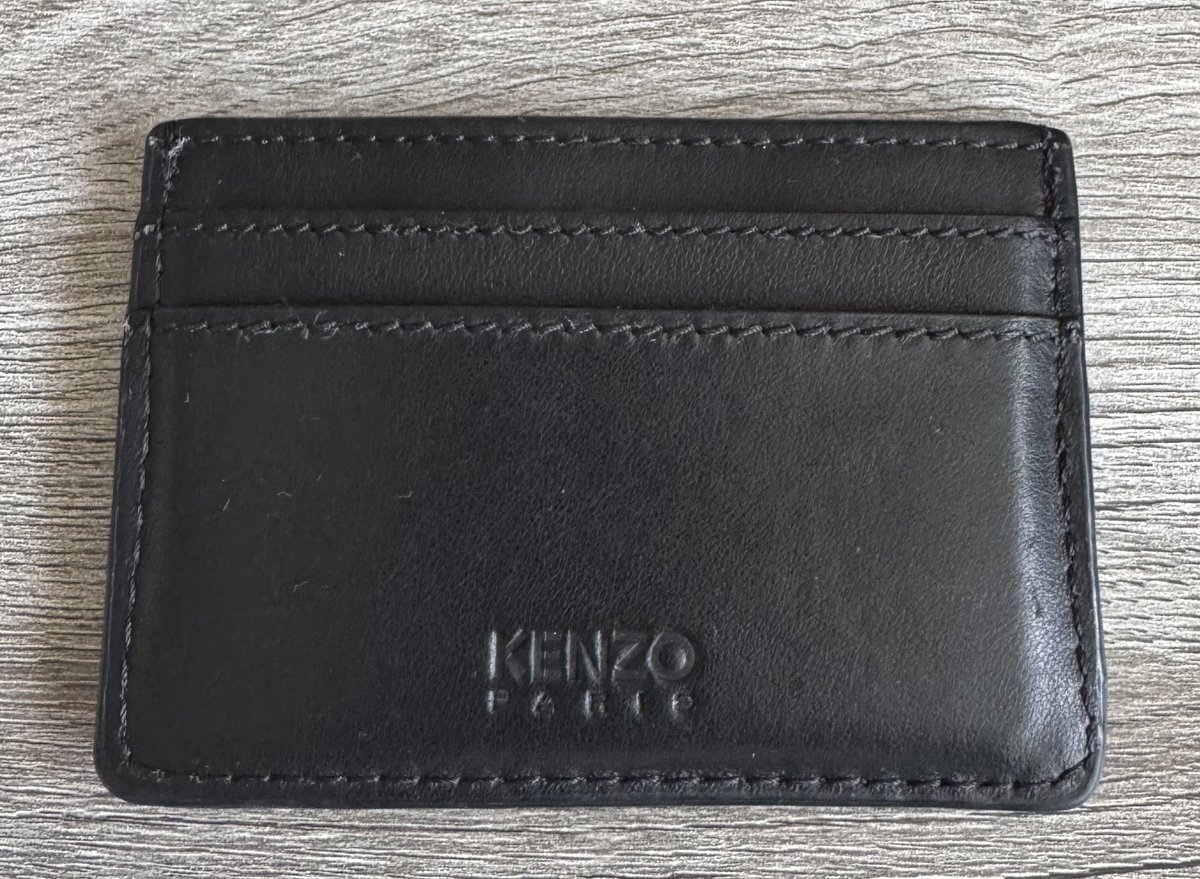 <a href="/adiFamily_/">adiFamily</a> Women’s Kenzo Card Holder, Good Used Condition.

£24 delivered 😊