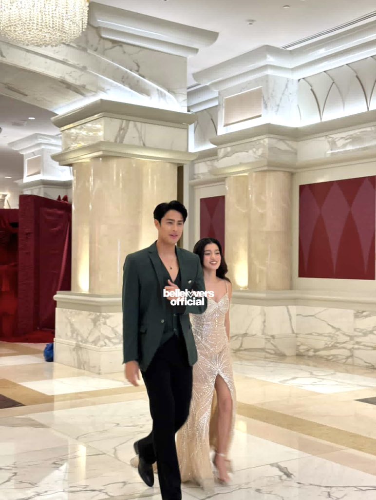 All eyes on #DonBelle as they grace the #StarMagicalChristmas2025 celebration, bringing that undeniable charm and sparkle we all adore! 😍♥️

HOLLY JOLLY DONBELLE 

#BelleOfTheSeason 
#DONNYBrightestInTheBall