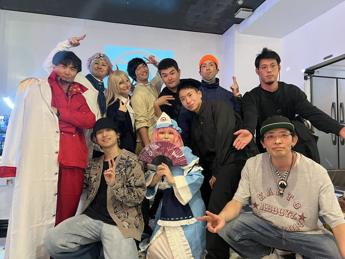 LllxR's tweet photo. 初音ミクやロリっこVTuberが大量発生してたり、チェーンソーマンがスパイダーマンとコラボしてたり、お誕生日おめでとうでめちゃくちゃすぎて楽しかった！！
酒のんでダンス見て騒いでんの楽しすぎた
ダンス上手い人ってかっこいいよなぁ
半分化石の92で写真撮れたのなんやかんや嬉しかった https://t.co/ic5uSIXahs