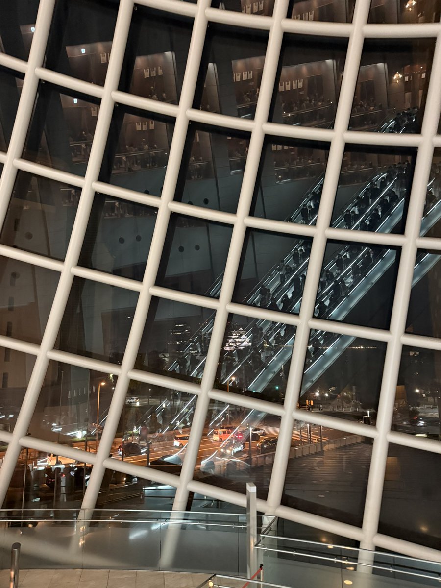 4f48kpMjSS8hjPt's tweet image. 25/11/23(日) 林部智史 CONCERT TOUR 2025
秋〜愛させてくれてありがとう〜NHK大阪ホール〜澄み切った青空ホール前の大阪城公園もイベントで大賑わい😍それに負けない会場内の賑わいその賑わいを静寂に変える不思議な林部さんの歌唱力💓円やかな音響💓揃った拍手💓とても纏まりのあるセミファイナル👍