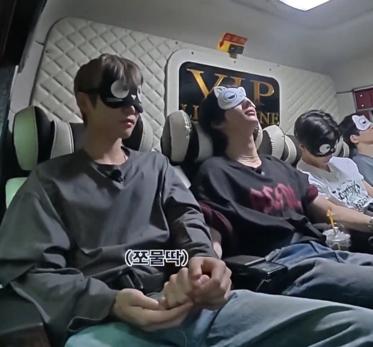 นึกถึงที่เคยมี op ถามว่าชอบใบหน้าเมมเบอร์คนไหนที่สุด อึนซอกเลือกแอนตัน แล้วตอนนี้ให้เขียนเคมีสุดโปรด แอนตันก็เลือกอึนซอก >3< ต้นพิ้งเข้าเส้นเลยล่ะ 🙏🏻🌳🩷