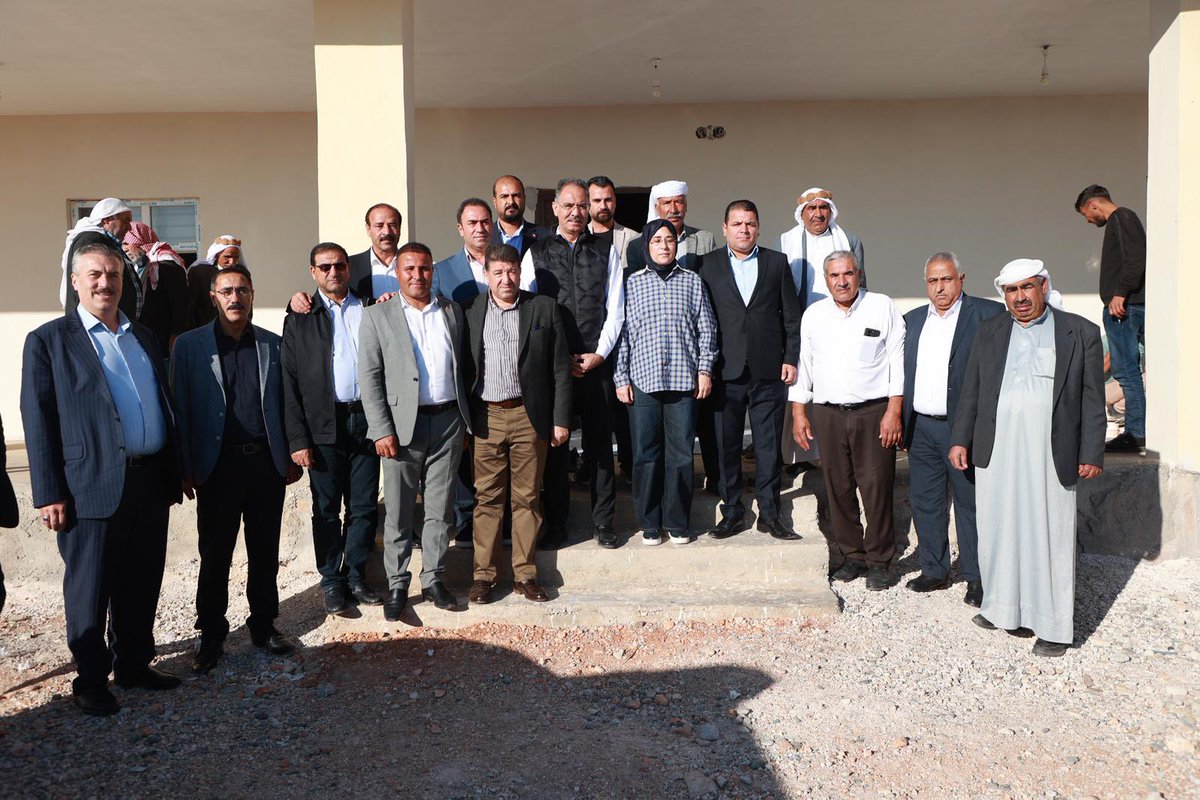 CYAZMAC's tweet image. 📍Hamzababa Kırsal Mahallesi / Eyyübiye 

Köylerimizden şehirlerimize kadar milletimizin sesine kulak veriyor, her alanda gönül köprüleri kurmaya devam ediyoruz. 

Kıymetli yol arkadaşlarım, Eyyübiye Belediye Başkanımız Mehmet Kuş, AK Parti Eyyübiye İlçe Başkanımız Süleyman…