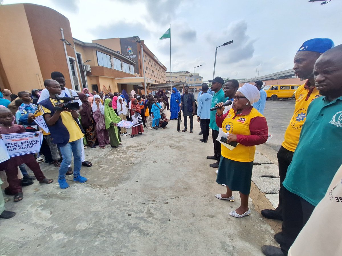 TYMaNig's tweet photo. Lagos Pre-Walk prep talk by the Clerk of the House, Ikeja Local Government during the 2025 Campaign on Prevention of Child Abuse.

#Stand Up #Speak Up, #Your role in ending sexual abuse.

#kidsprotection #childright #stopabuse #chiladvocacy https://t.co/WTSFyEGata