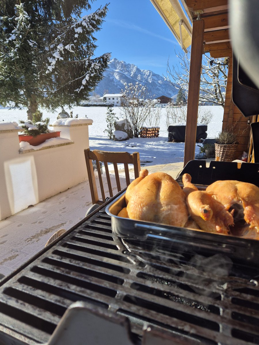 CSchmidl's tweet image. mhmmmmm...
und für mein mädel gibts börek mit spinat und feta mit tofugyros mit champignon und salat🤗
schaut alles gut aus bis jetza..die.jugend is rodeln und ich mach...mit freude