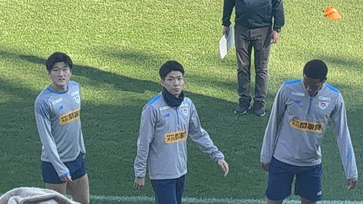 soccer_shizu's tweet image. 藤枝vs鳥栖の試合行ってきた！
#西澤健太 に久しぶりに会えたし、プレーも見れたし、本当に最高やった！
そして、まさかのまさかに試合後に健太くんから去年のユニにサインを貰って、写真も撮ってくれました！最高すぎた！
これからも応援してます！頑張ってください！ #サガン鳥栖 
＠nishiken_16