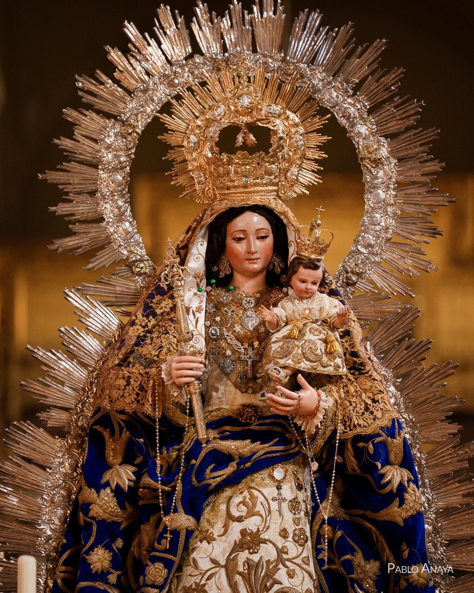 AsSocorroUtrera's tweet photo. La Santísima Virgen del Socorro preside la nave central de la Parroquia de Santiago aguardando su Solemne Procesión de Alabanzas. https://t.co/fVIZq8xToA