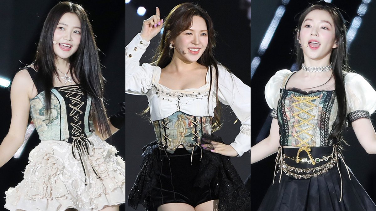 wenderland__'s tweet image. แล้วเป็นยุคที่ทีมสไตลิสต์ตึงมาก ทำงานกันมันส์มือสุดๆ คอสตูมแต่ละชุดสวยเวอร์  งานเนียบงานประณีต 5 คน 5 แบบ โดยเฉพาะชุดเซตนี้ จับเอาภาพวาดศิลปะยุคเก่ามาใส่ในชุดน้องเค้ก กลายเป็นตำนานไปเลย สุดยอด