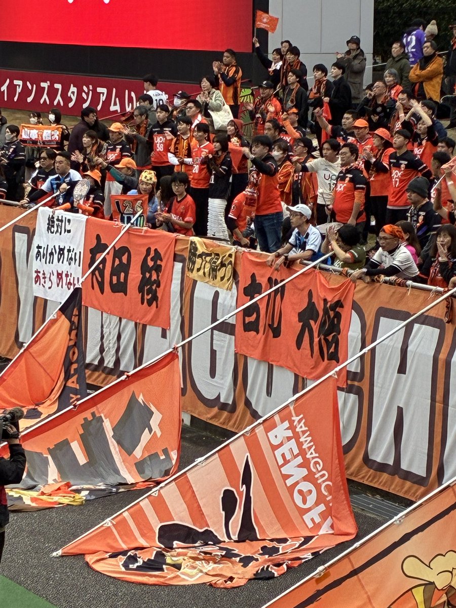 mihaneya1111's tweet photo. 皆さん言っていますが。
こういう対戦相手チームに対する粋な気遣いにものすごく心動かされる。
なんか山口さんも応援したくなる。
今日はアウェイ寄りの席での観戦だったが、それはそれで楽しかったなー。
#レノファ山口
#RENOFA山口
#元いわきFC戦士
#いわきFC https://t.co/OAandP7cAR