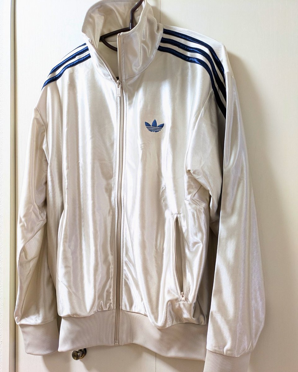 tok08041986's tweet image. 11.22
結婚記念日にもらった！！
スニーカーもこの前プレゼントしてもらったばっかなのにサプライズがすぎる！！
 #RIPSLYME 
 #adidas 
 #PES