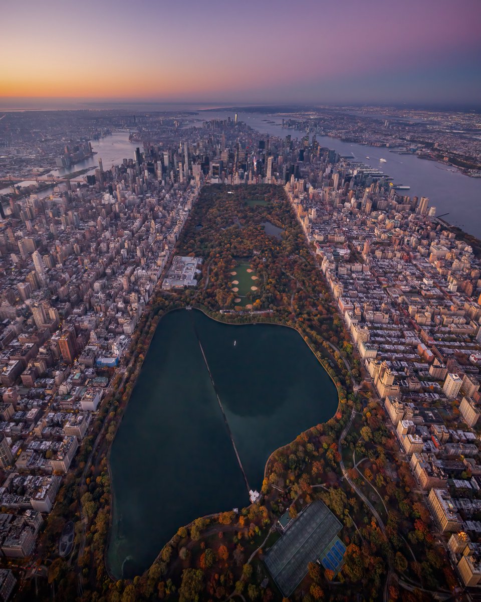BEH0LDINGEYE's tweet photo. New York in November - gm - 🌆🍂🚁 https://t.co/TuOW8sxvzl
