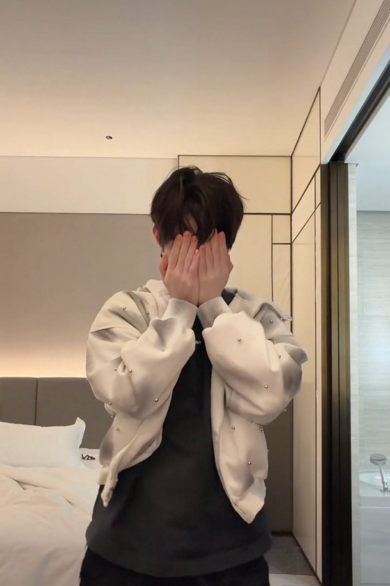 Sinnini88's tweet image. Zhang Hao……🫣😳🫠🤤🤤💕

instagram.com/reel/DRZRRLYiY… 

#ZHANGHAO #장하오 #ジャンハオ #章昊