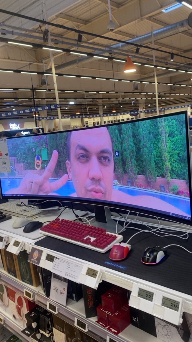 hcn_2210's tweet photo. Je rentre à boulanger pister je vois quoi 🤣🤣🤣🤣 https://t.co/9hoTP71W5y